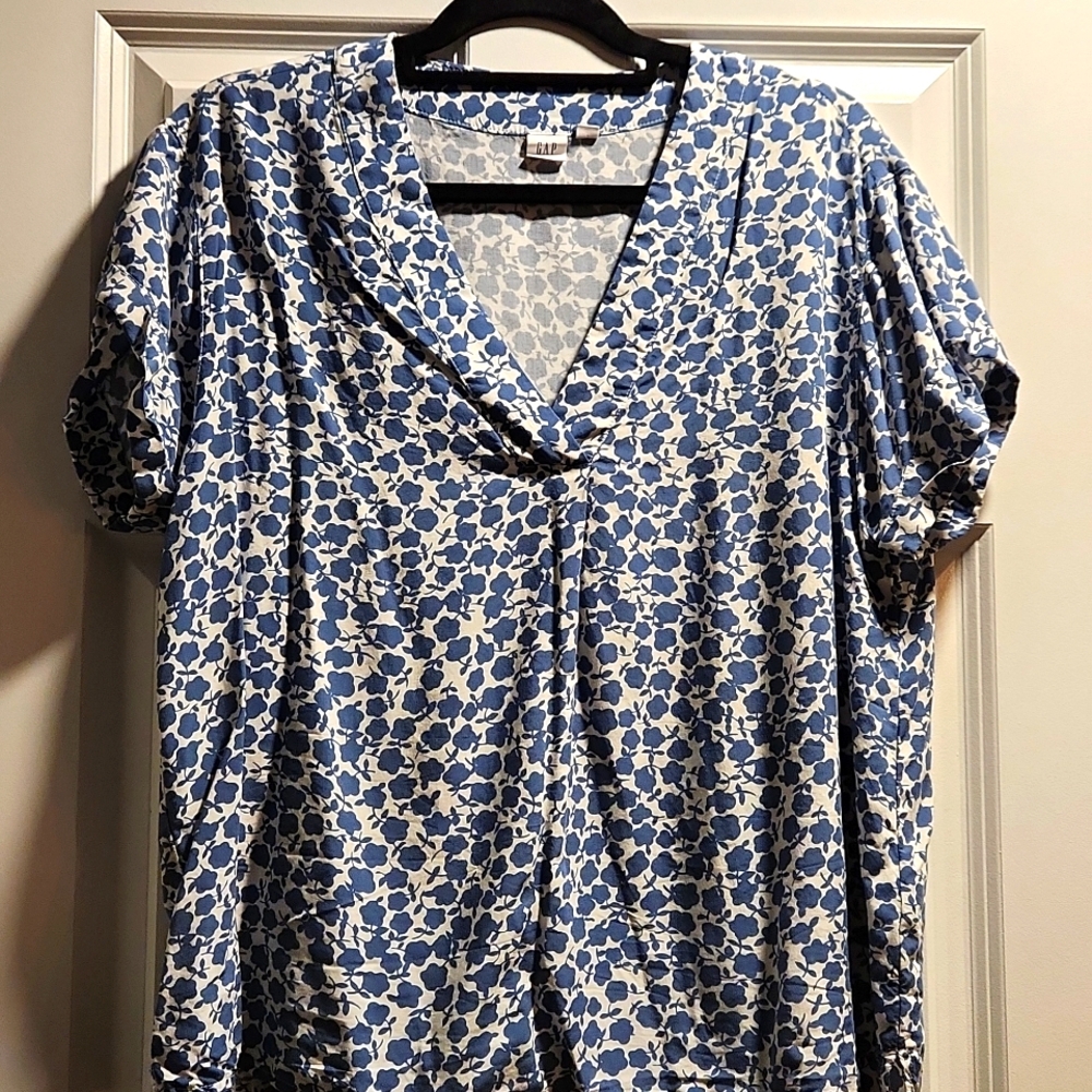 Short sleeve blue floral top